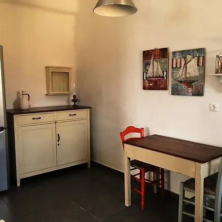 בית נופש Iria's House Merchia Beach